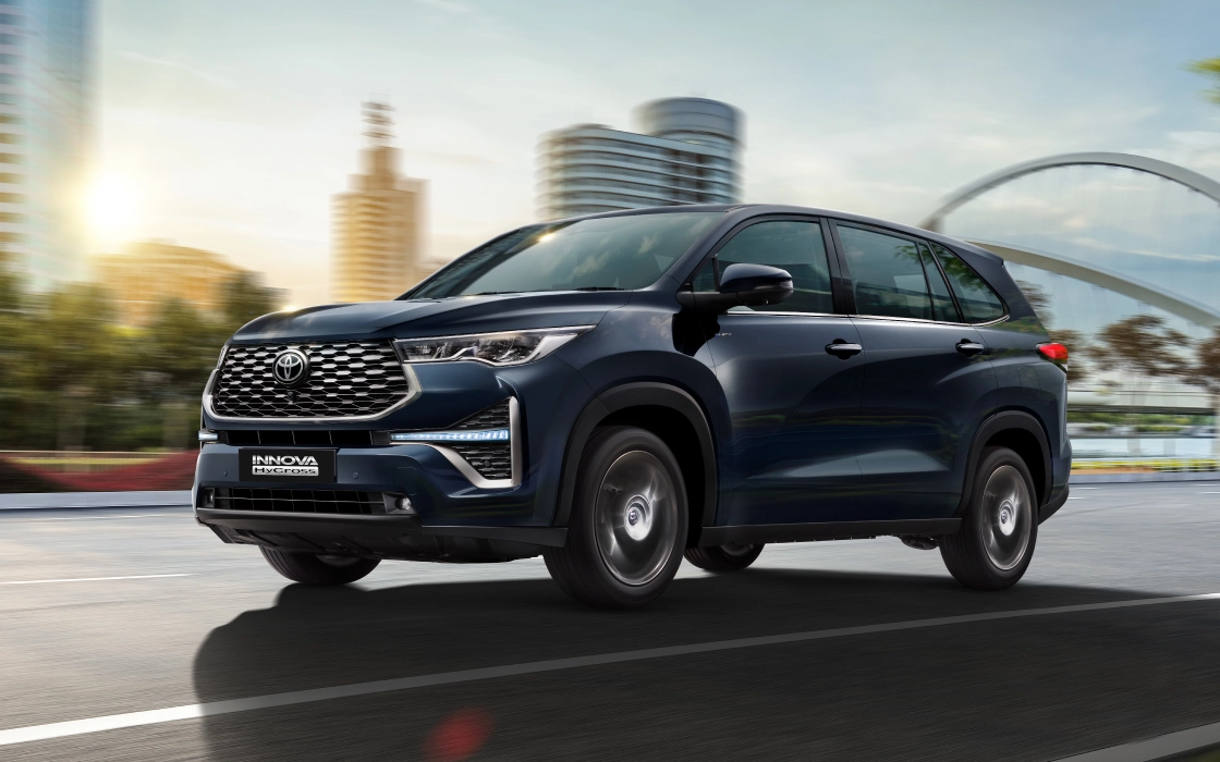 Toyota Innova Hycross
